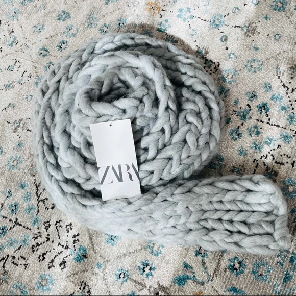 ZARA WOOL BLEND SCARF IN LIGHT GRAY - Picture 3 of 6